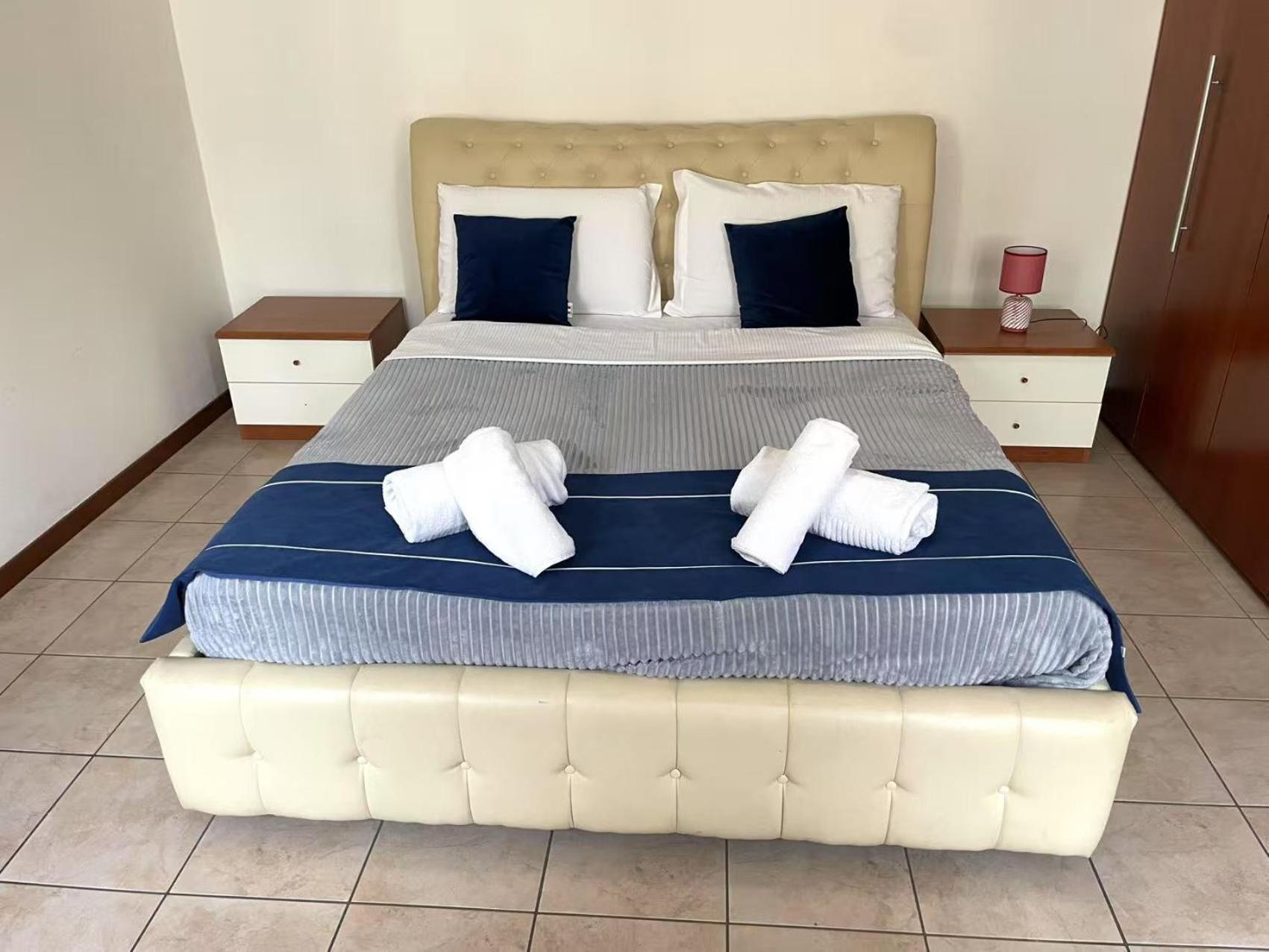Apartment Flat Blue Verona